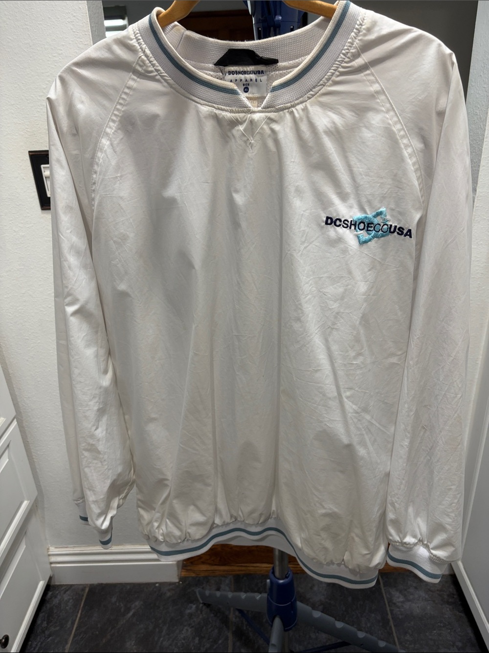 DC Shoes White Pullover Windbreaker with Light Blue Trim
